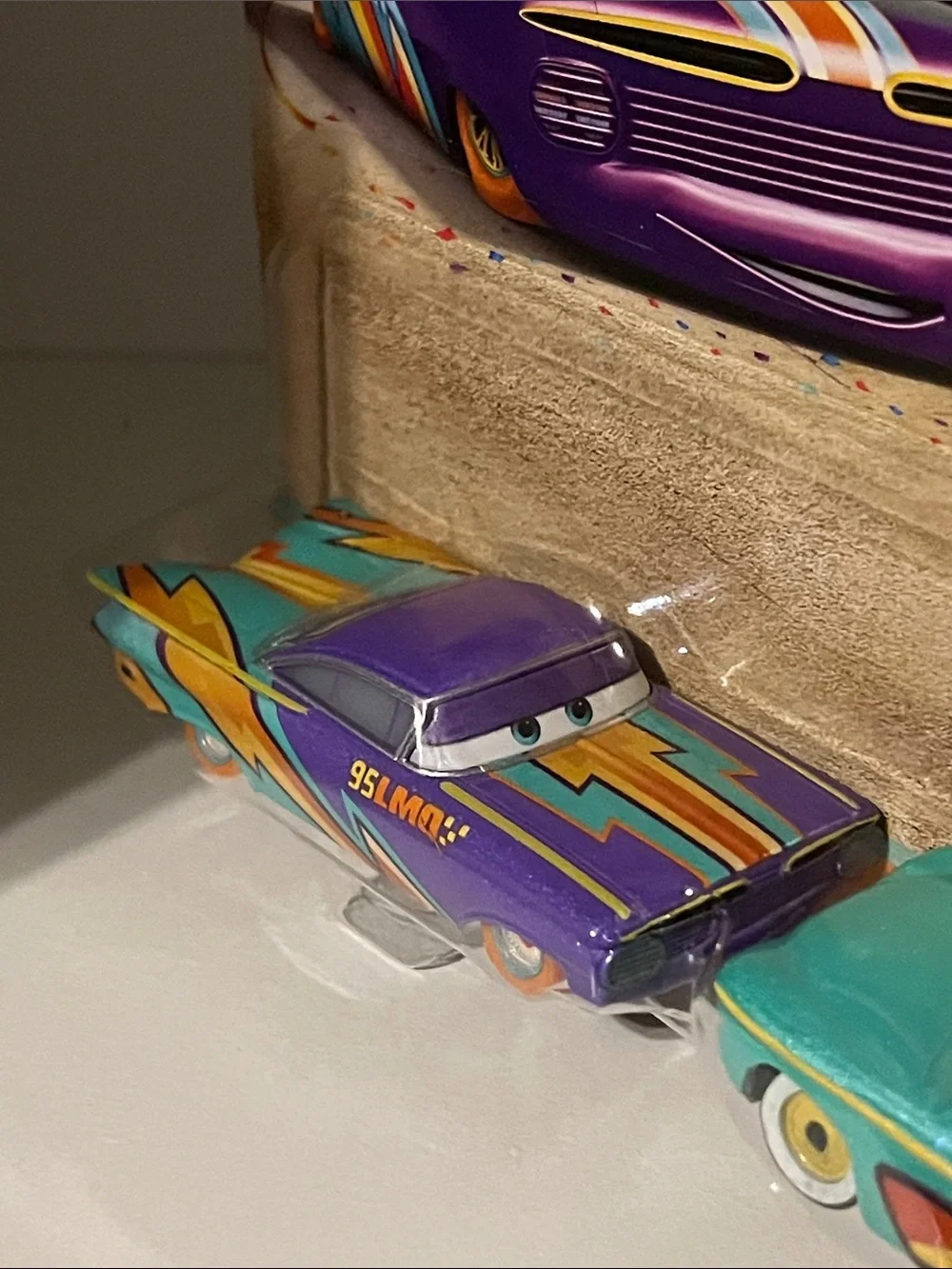 Disney Pixar - Cars - Race To Celebrate Ramone & Flo 1:55 Scale